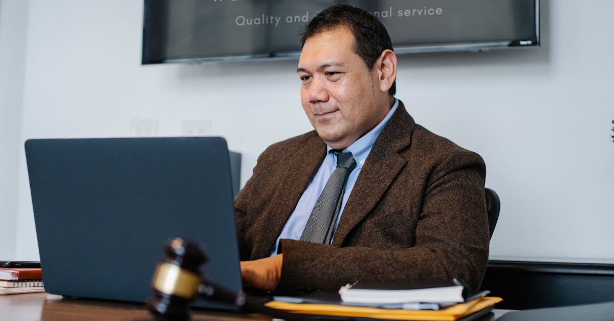 Memahami Aturan Main Dunia Digital: Panduan Kebijakan untuk Pebisnis Pemula