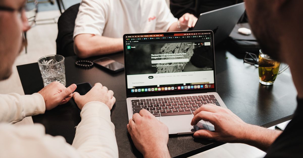 Akselerasi Bisnis Digital: Integrasi AI, Lonjakan Fintech, dan Transformasi Organisasi