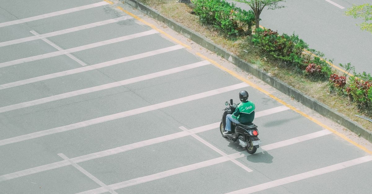 Kabar Gojek dan Grab Mau Bersatu: Bakal Untung atau Buntung?
